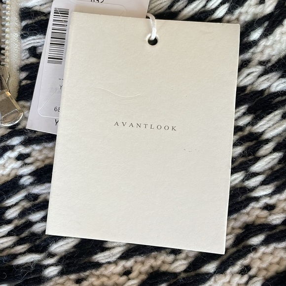 NWT AVANTLOOK Sweater! - Picture 7 of 10